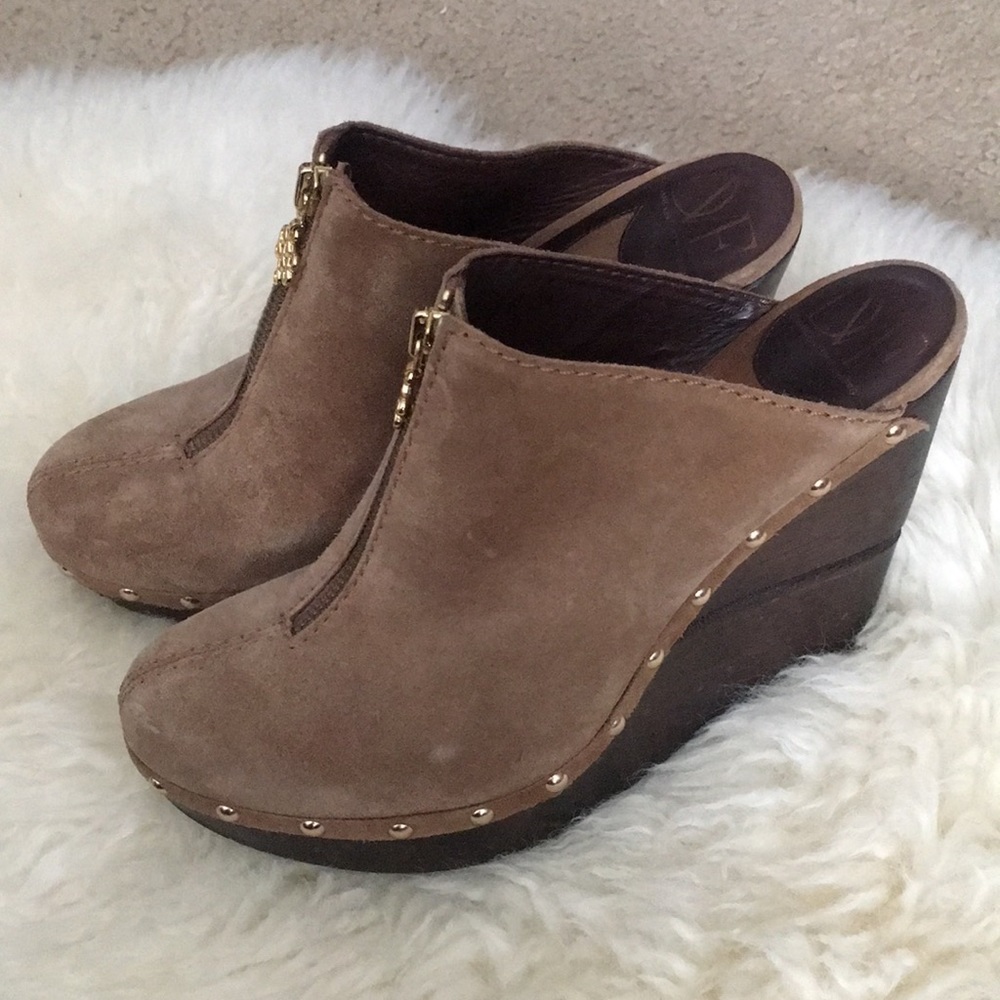 👡👌🏼 DVF Suede Wood Wedge Clogs